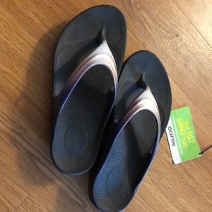 Oofos black sandals